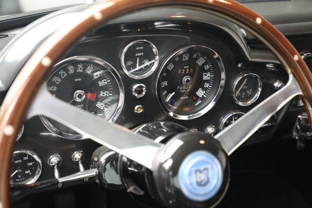 1968 Aston Martin DB6 Base