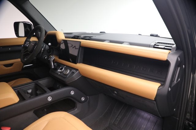 2024 Land Rover Defender 110 V8 P525