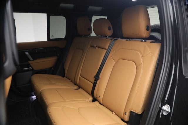 2024 Land Rover Defender 110 V8 P525