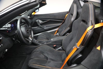 2025 McLaren 750S Spider Performance