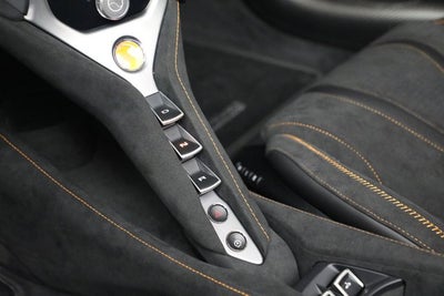 2025 McLaren 750S Spider Performance