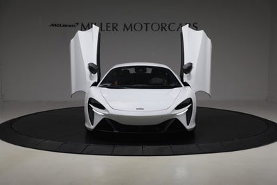 2023 McLaren Artura Performance