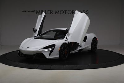 2023 McLaren Artura Performance