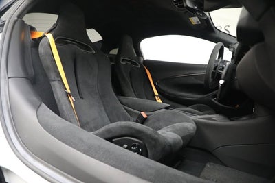 2023 McLaren Artura Base