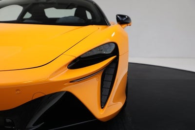 2024 McLaren Artura Performance