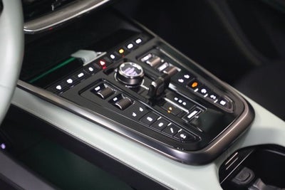 2025 Aston Martin DBX 707