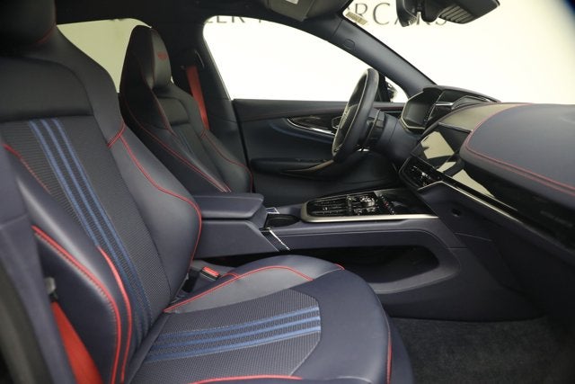 2025 Aston Martin DBX 707