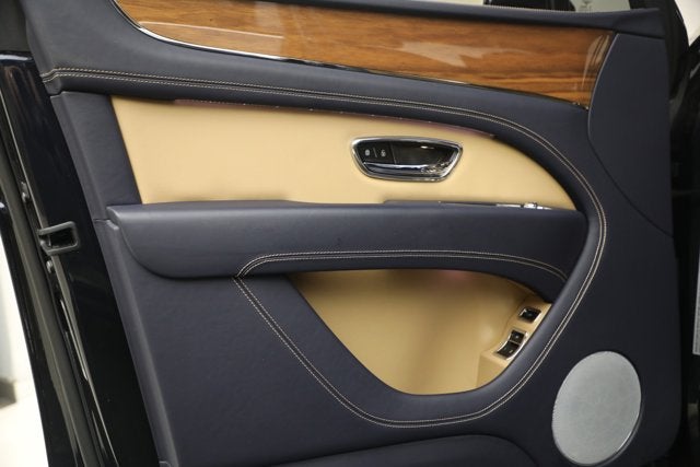 2024 Bentley Bentayga EWB V8