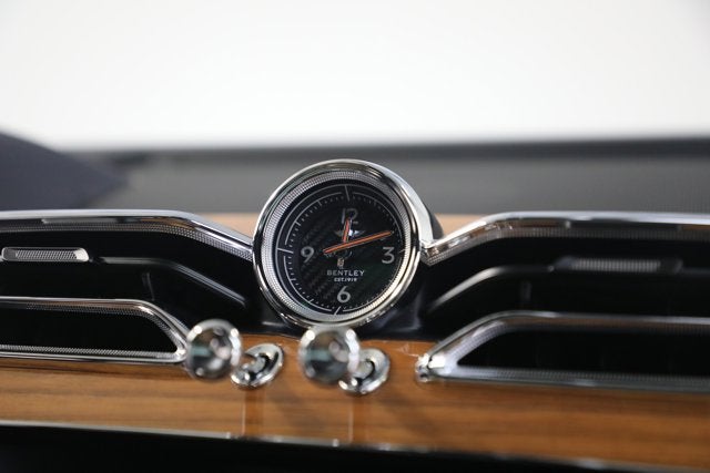 2024 Bentley Bentayga EWB V8