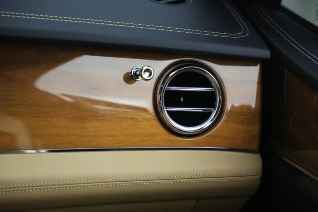 2024 Bentley Bentayga EWB V8