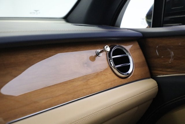 2024 Bentley Bentayga EWB V8