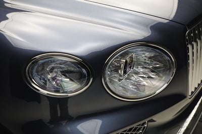 2025 Bentley Bentayga EWB Azure V8