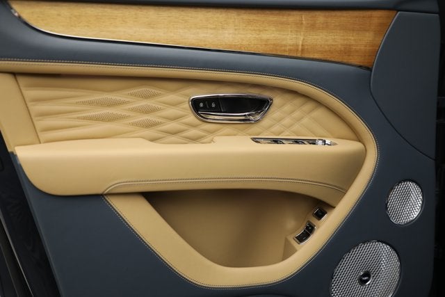 2025 Bentley Bentayga EWB Azure V8