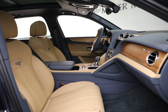 2025 Bentley Bentayga EWB Azure V8