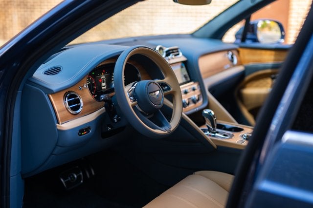 2025 Bentley Bentayga EWB Azure V8