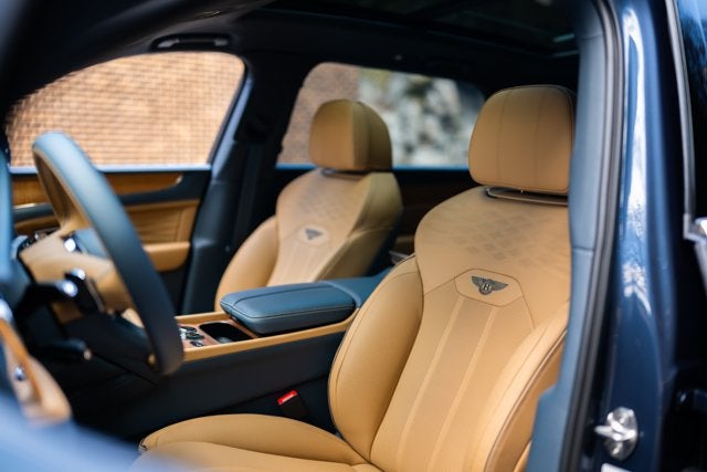 2025 Bentley Bentayga EWB Azure V8