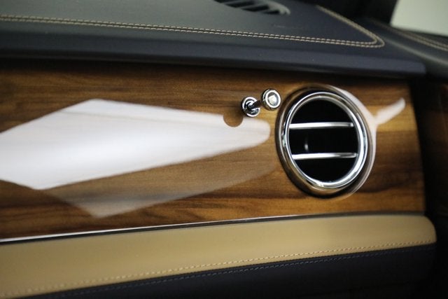 2024 Bentley Bentayga EWB V8