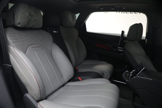 2024 Bentley Bentayga EWB Mulliner V8