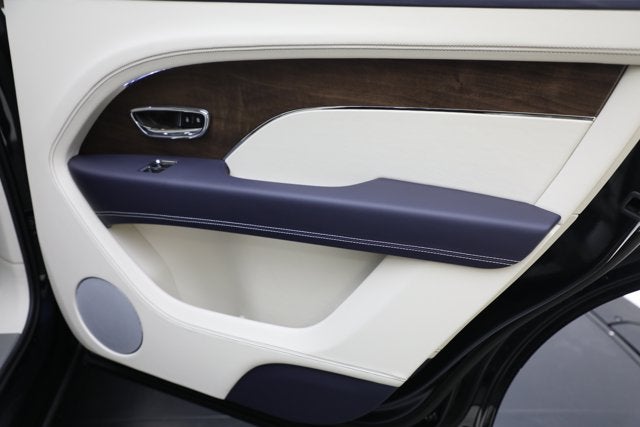 2024 Bentley Bentayga EWB V8