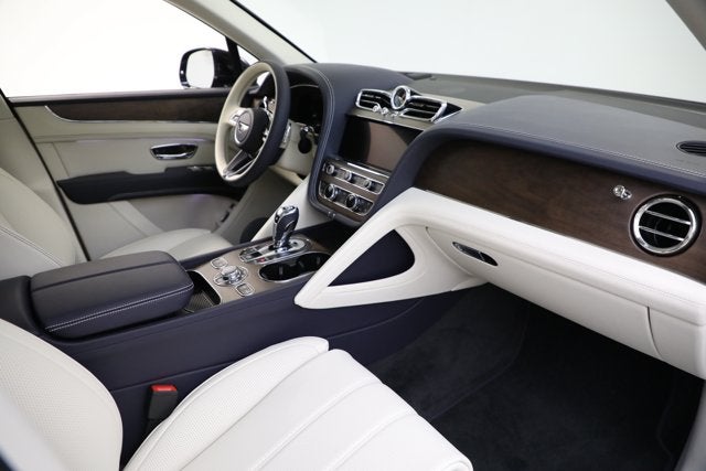 2024 Bentley Bentayga EWB V8