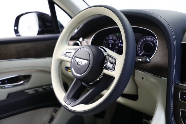 2024 Bentley Bentayga EWB V8