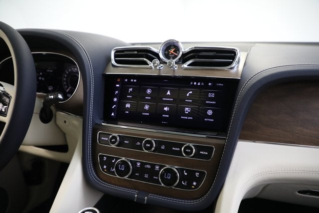 2024 Bentley Bentayga EWB V8