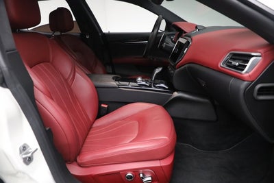 2022 Maserati Ghibli Modena Q4