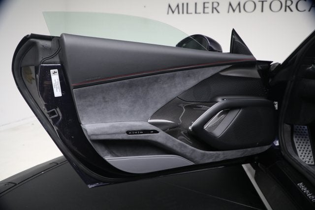 2025 Ferrari 12Cilindri Base