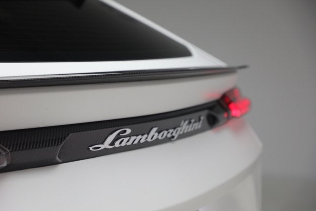 2024 Lamborghini Urus Performante