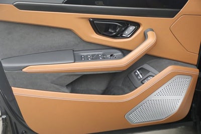 2025 Lamborghini Urus SE