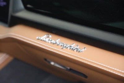 2025 Lamborghini Urus SE